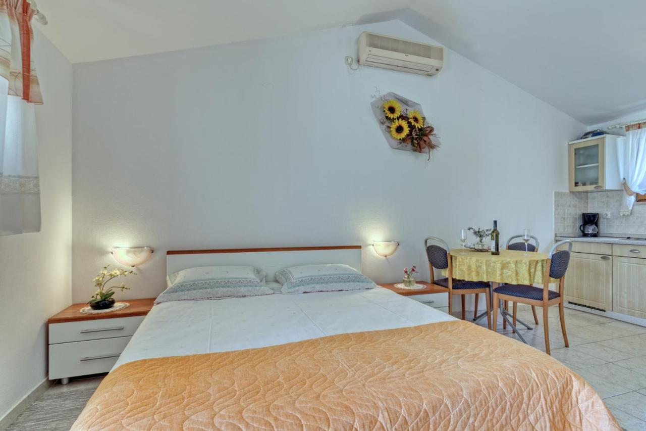 Apartmets Slavica 1644 Banjole Extérieur photo