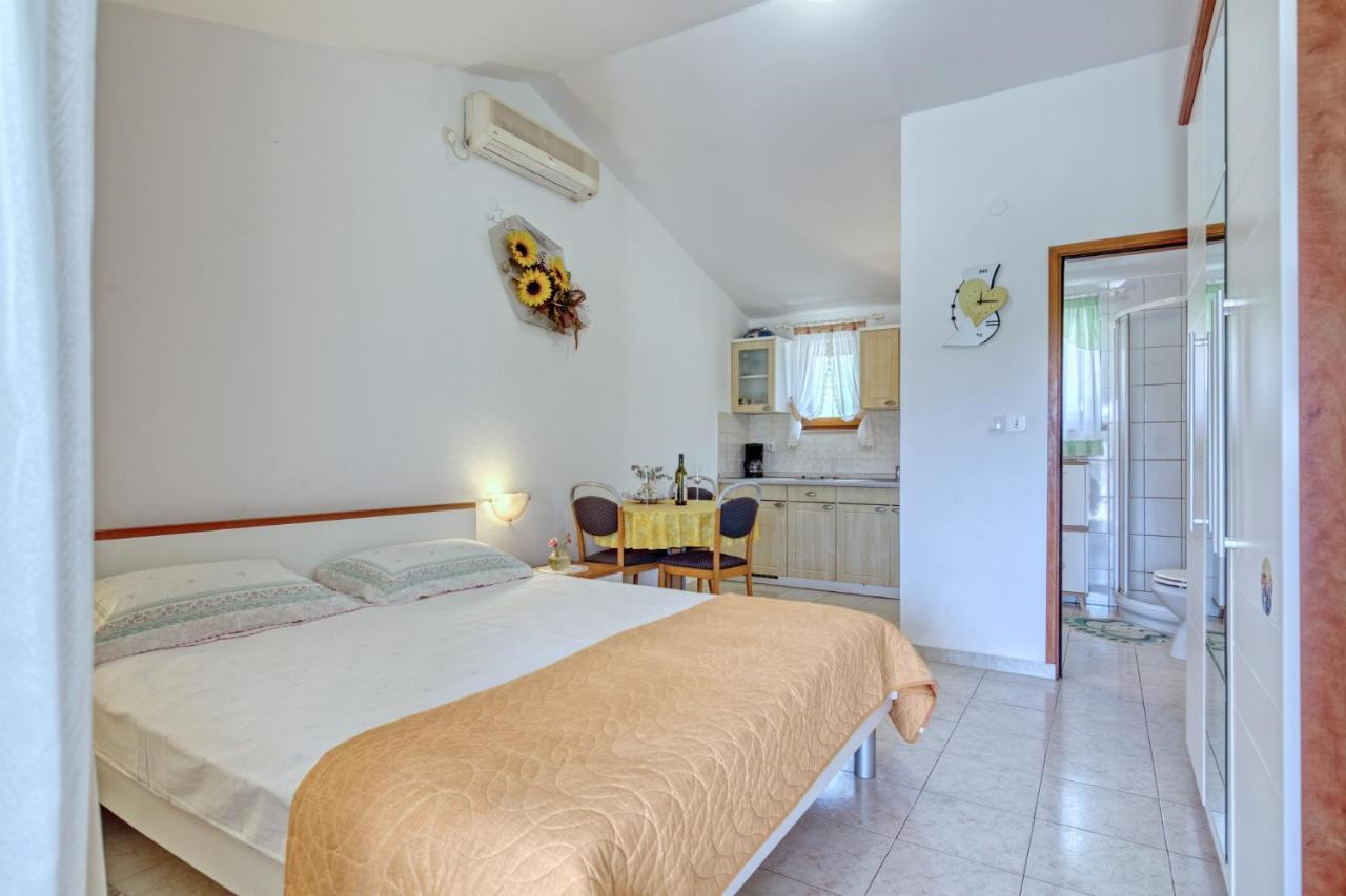 Apartmets Slavica 1644 Banjole Extérieur photo