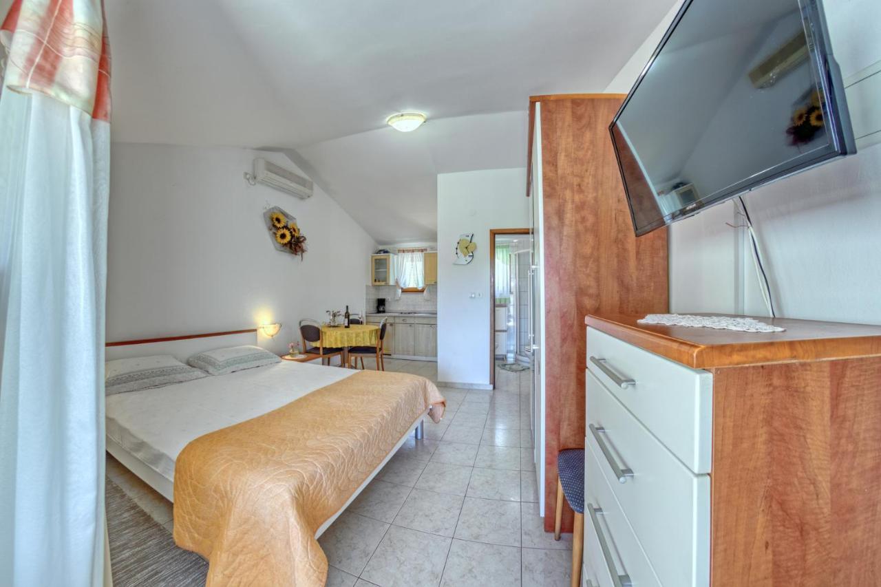 Apartmets Slavica 1644 Banjole Extérieur photo