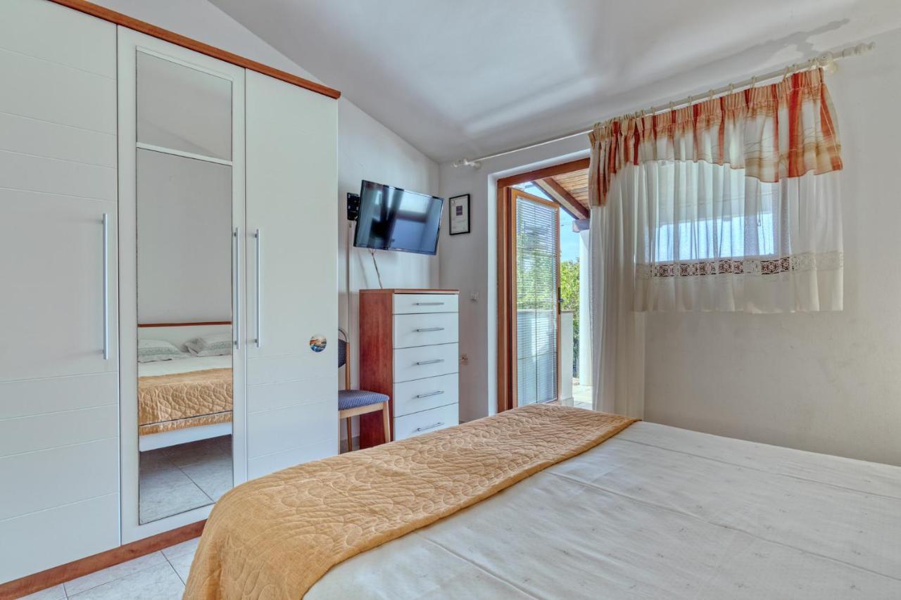 Apartmets Slavica 1644 Banjole Extérieur photo