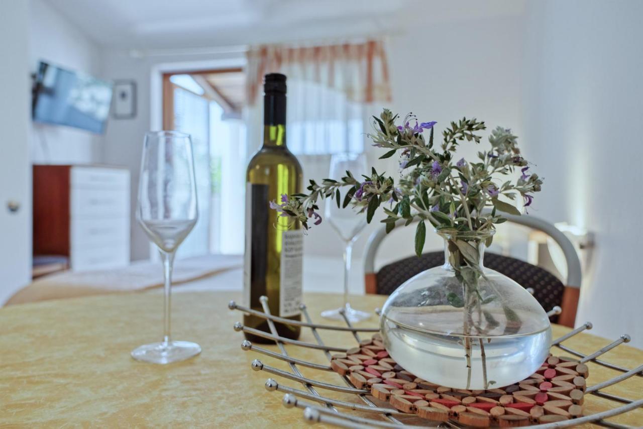 Apartmets Slavica 1644 Banjole Extérieur photo