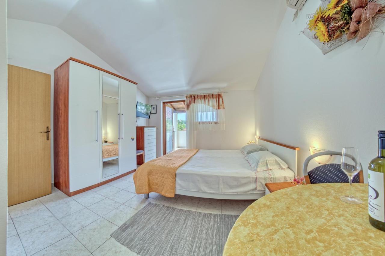 Apartmets Slavica 1644 Banjole Extérieur photo