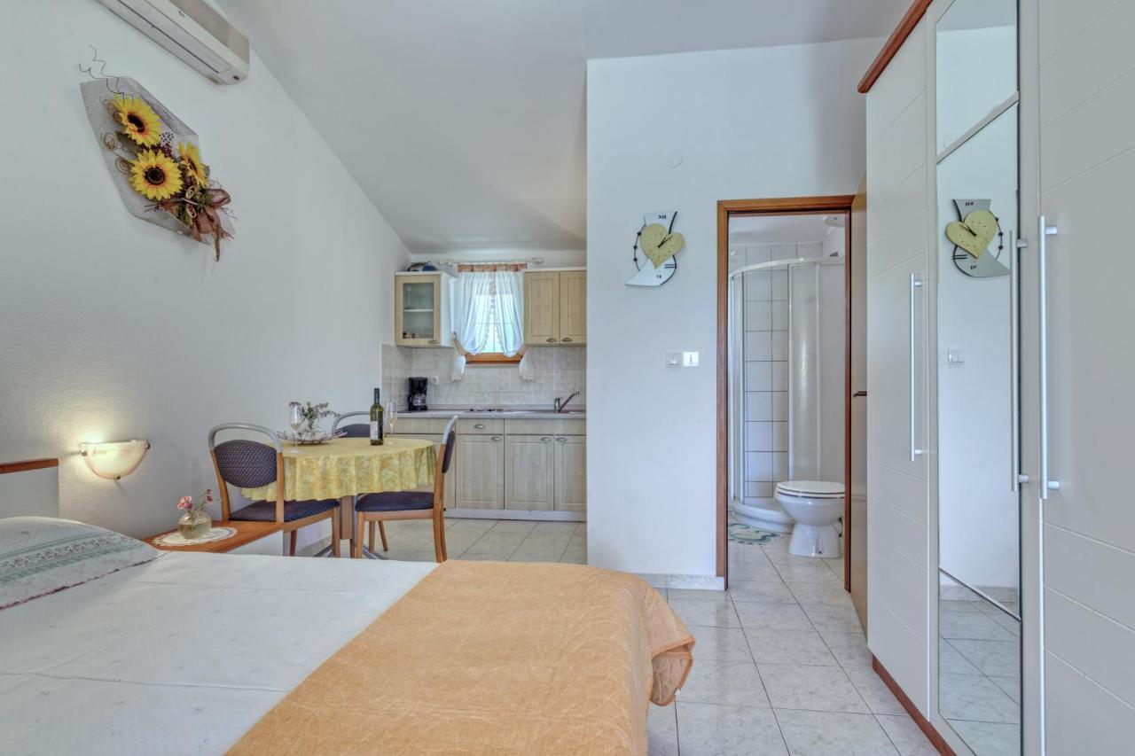 Apartmets Slavica 1644 Banjole Extérieur photo