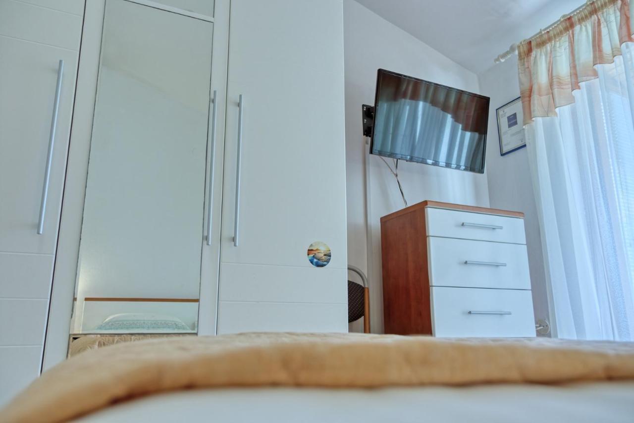Apartmets Slavica 1644 Banjole Extérieur photo